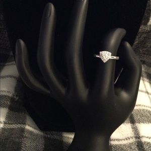 🔥🤩💍Stunning Moissanite EF VS Trillion Shape Halo Ring in Platinum 💍🤩🔥